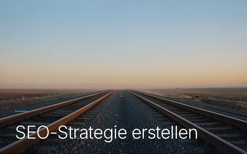 Zwei Bahngleise laufen im Abendlicht von beiden Seiten in die Ferne zum Horizont — Sinnbild für die Wahl des richtigen Weges in der SEO-Strategie